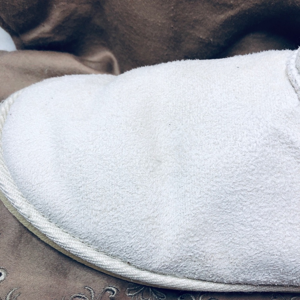 Cozy White Fur-Lined Boots - Picture 10 of 16
